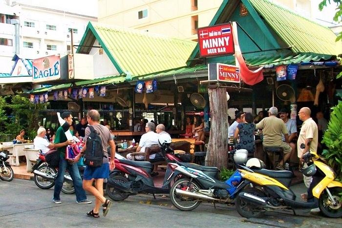 Daytime drinking in Thailand Daytime drinking in Thailand